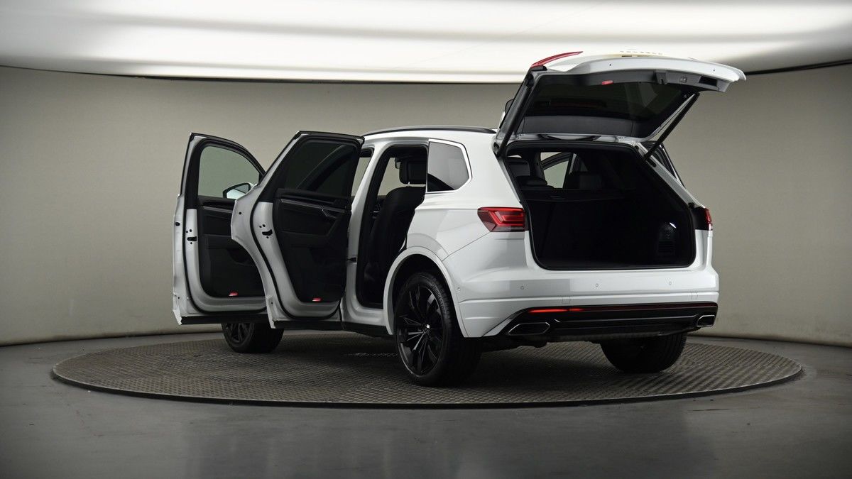Volkswagen Touareg Image 8