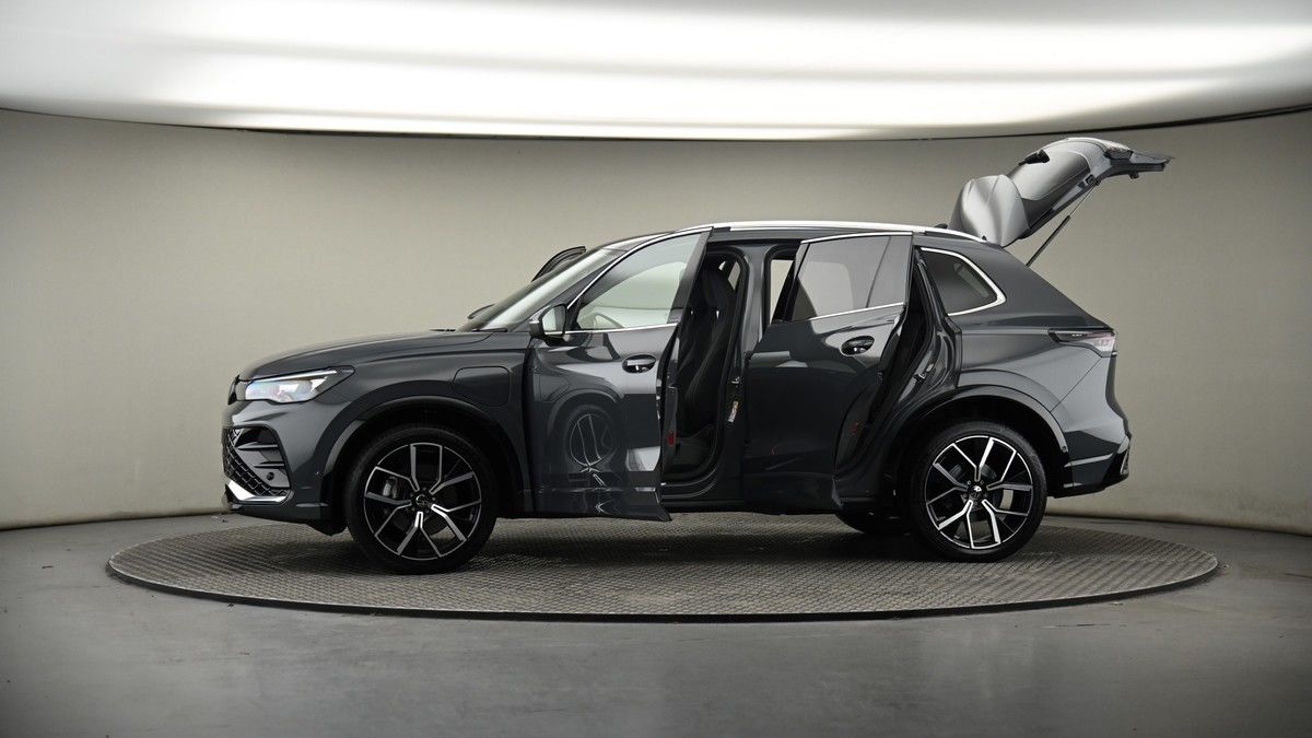 More views of Volkswagen Tiguan
