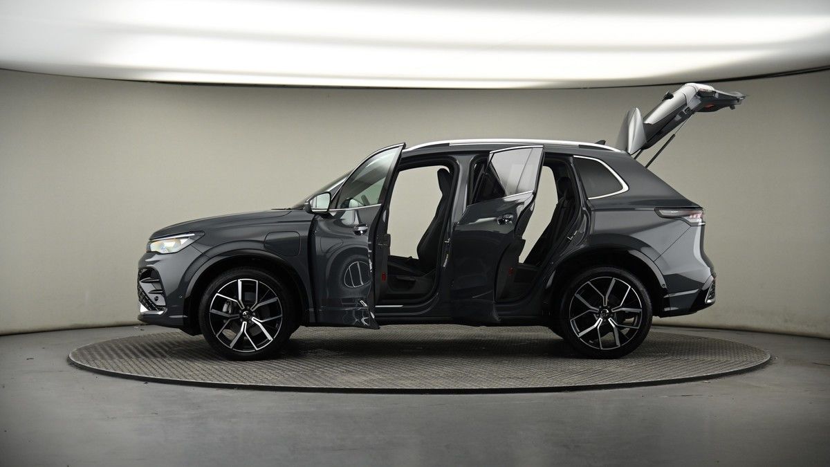 More views of Volkswagen Tiguan