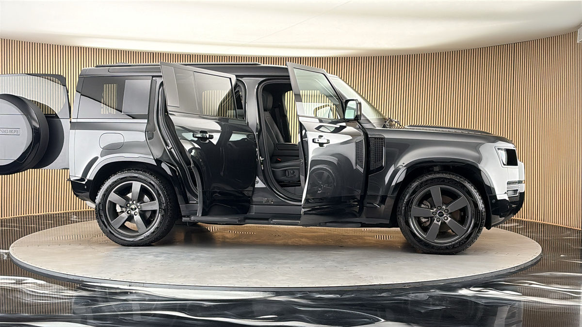 More views of Land Rover Defender 110