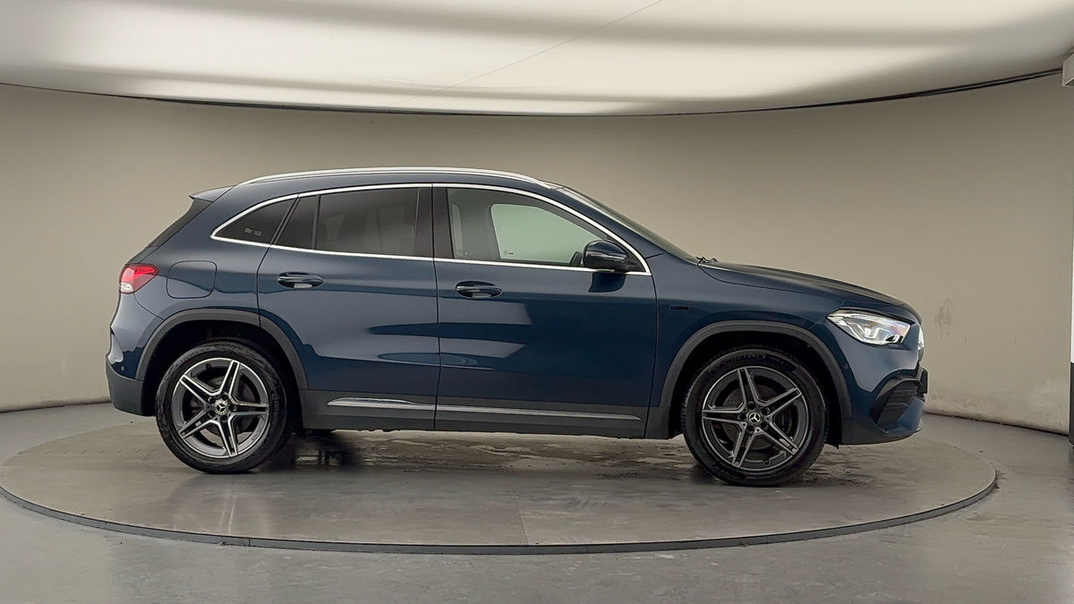 More views of Mercedes-Benz GLA