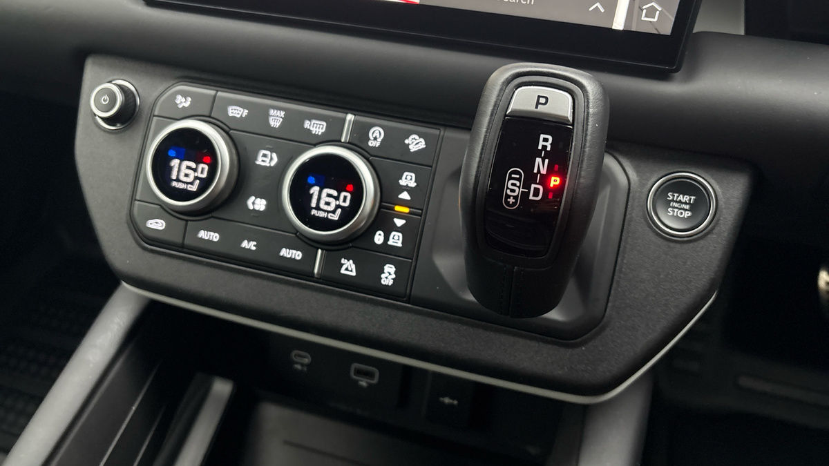 Land Rover Defender 90 Image 6