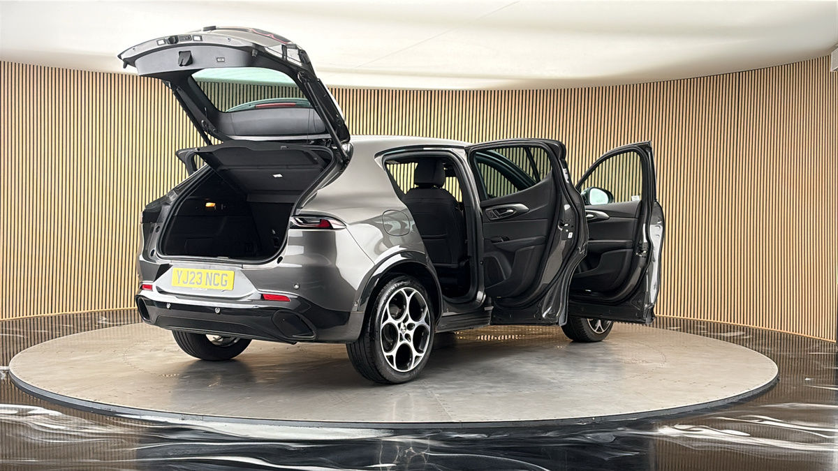 More views of Alfa Romeo Tonale