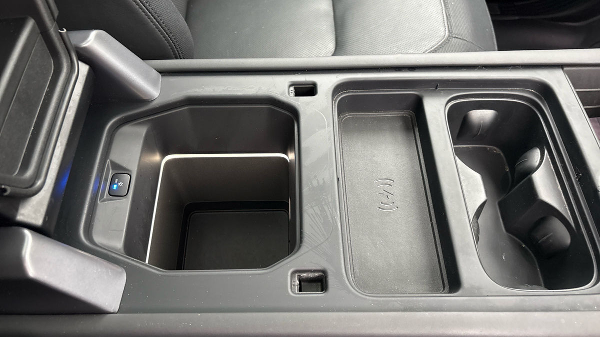 Land Rover Defender 110 Image 28
