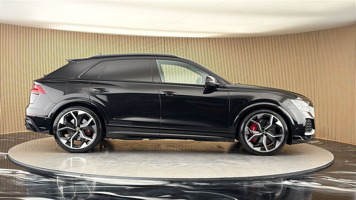 Audi RSQ8 Image 16