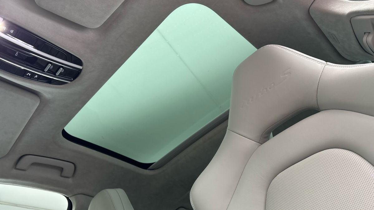 Porsche Panamera Image 6