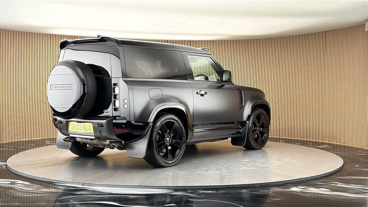 Land Rover Defender 90 Image 21