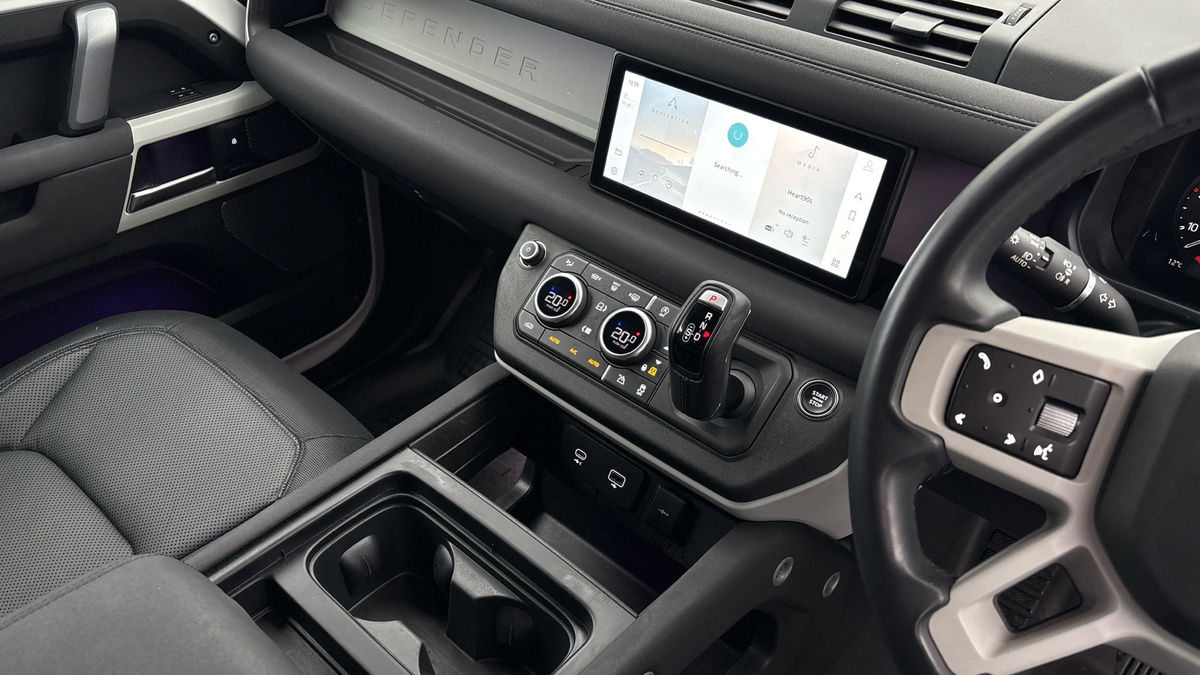 Land Rover Defender 90 Image 18