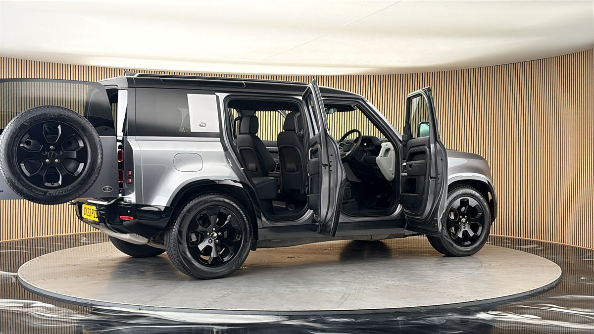 More views of Land Rover Defender 110