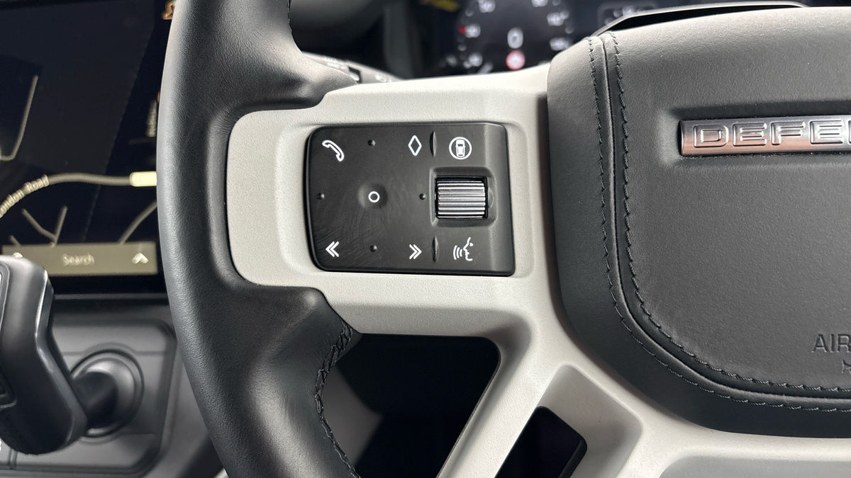 Land Rover Defender 90 Image 13