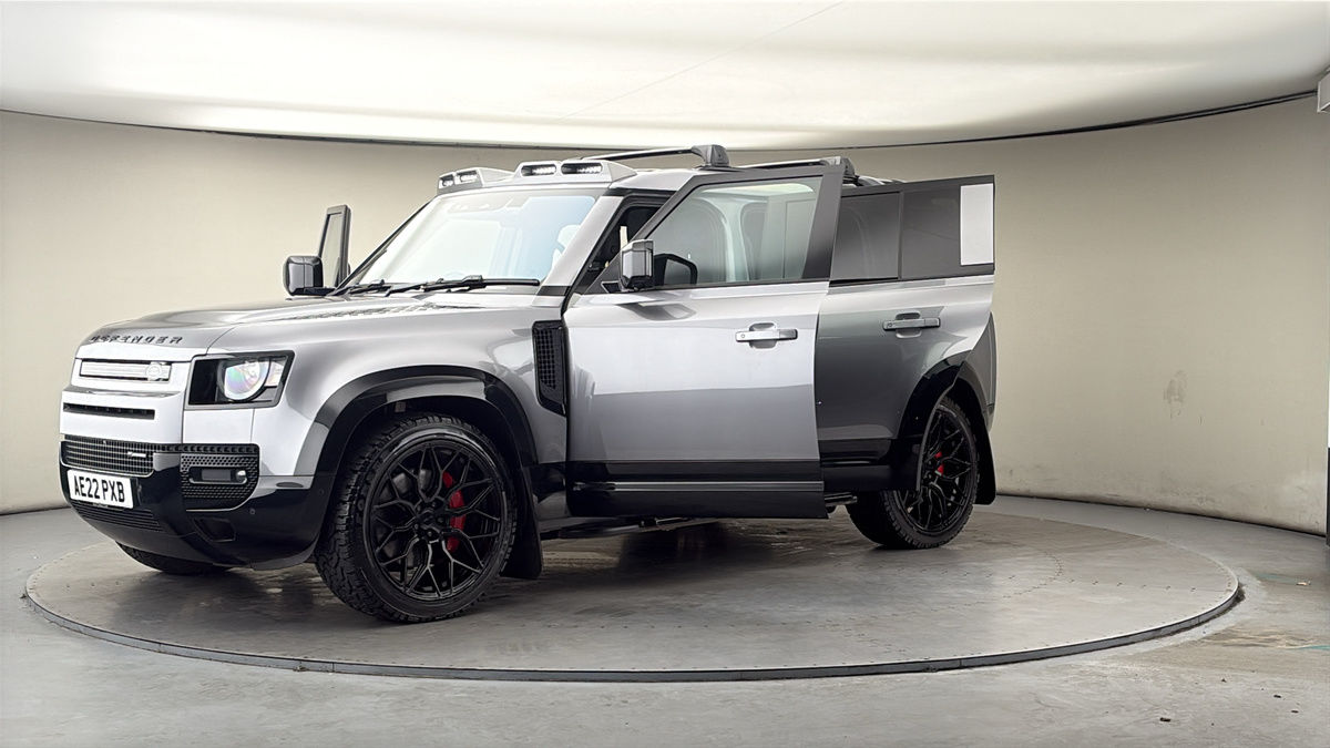 Land Rover Defender 110 Image 22