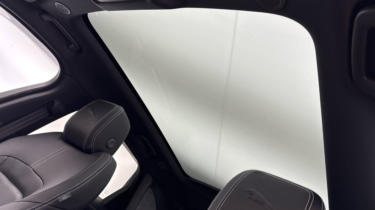 Jaguar F-PACE Image 6