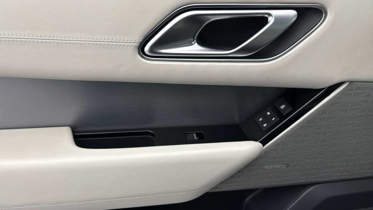 Land Rover Range Rover Velar Image 19