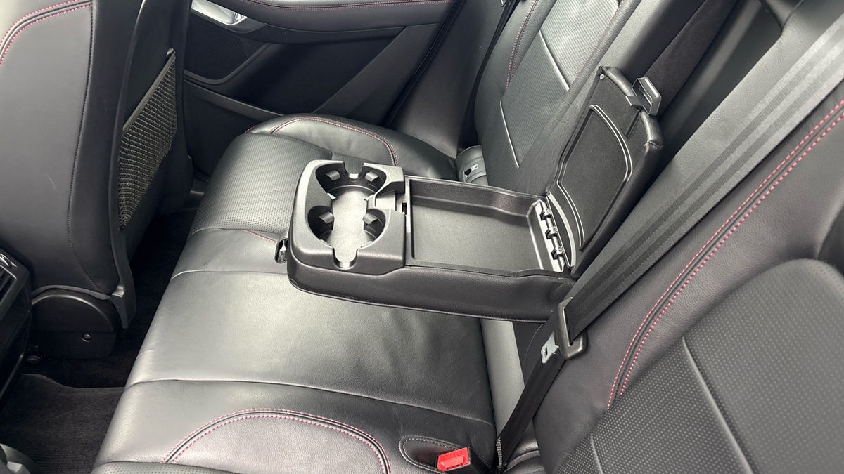 Jaguar E-PACE Image 9