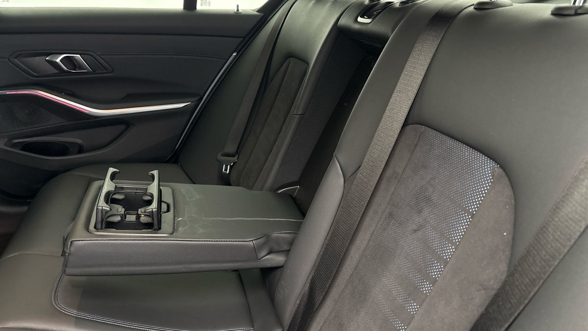 BMW 3 Series Image 9