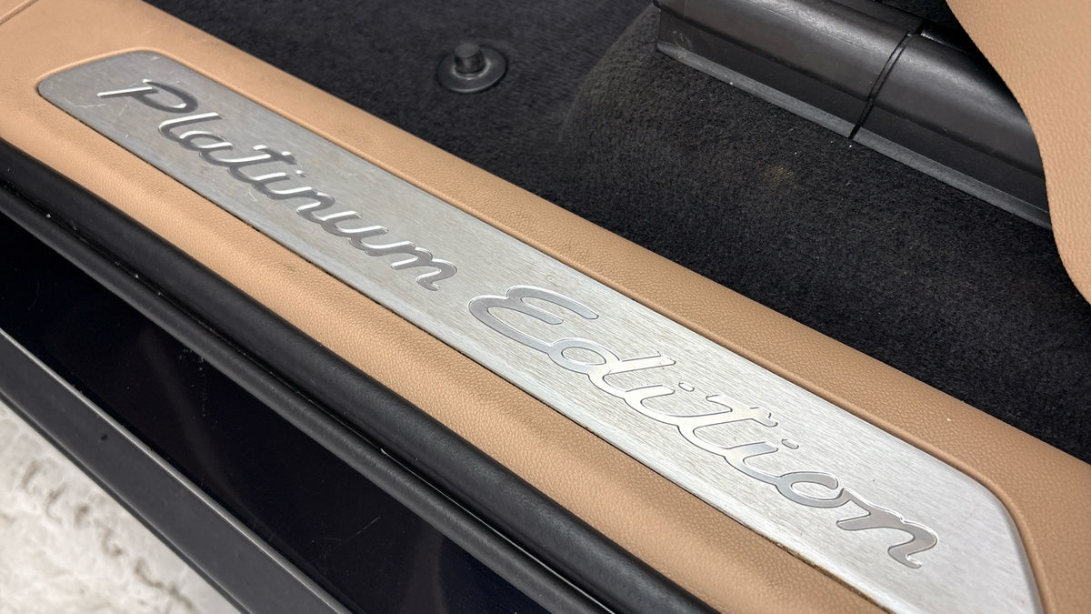 Porsche Cayenne Image 26