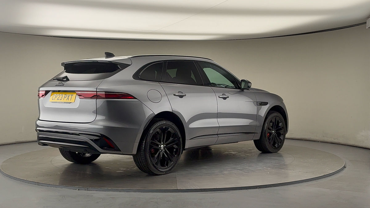 Jaguar F-PACE Image 21