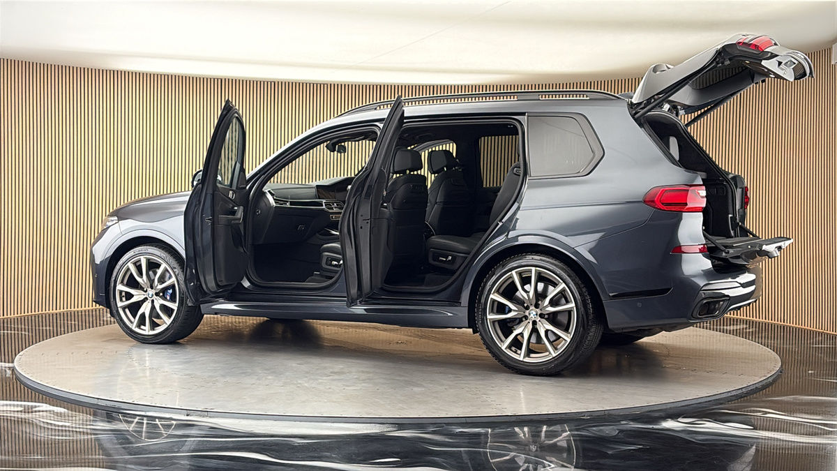 More views of BMW X7