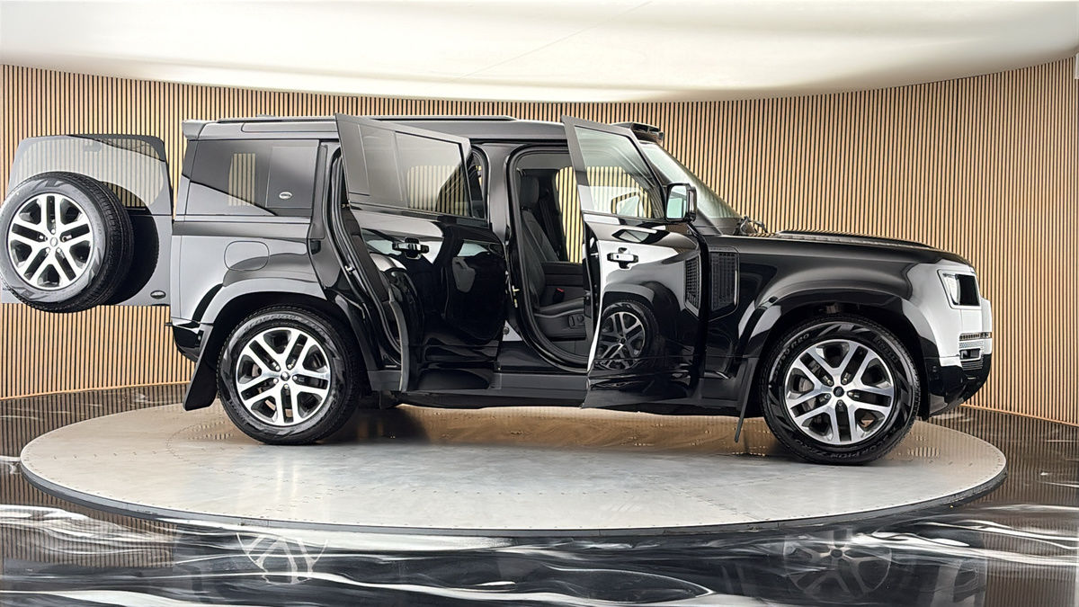 More views of Land Rover Defender 110