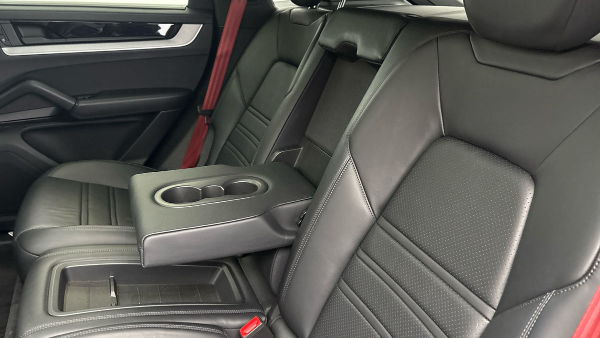Porsche Cayenne Image 9