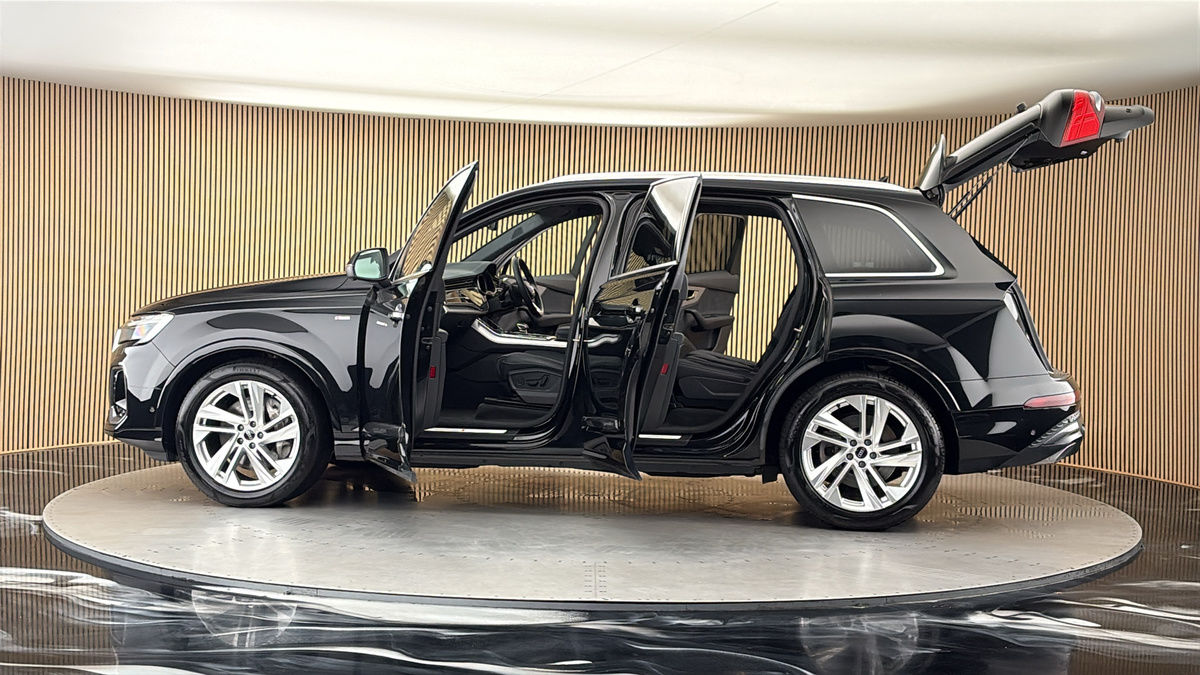 More views of Audi Q7