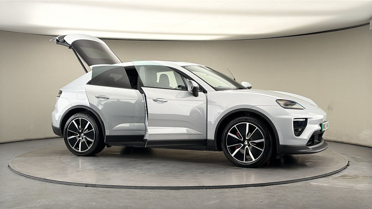 More views of Porsche Macan