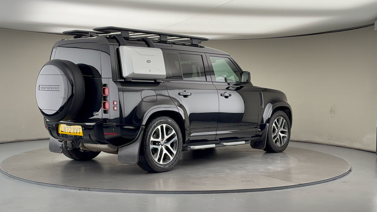 Land Rover Defender 110 Image 21