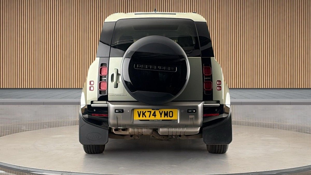 Land Rover Defender 110 Image 4