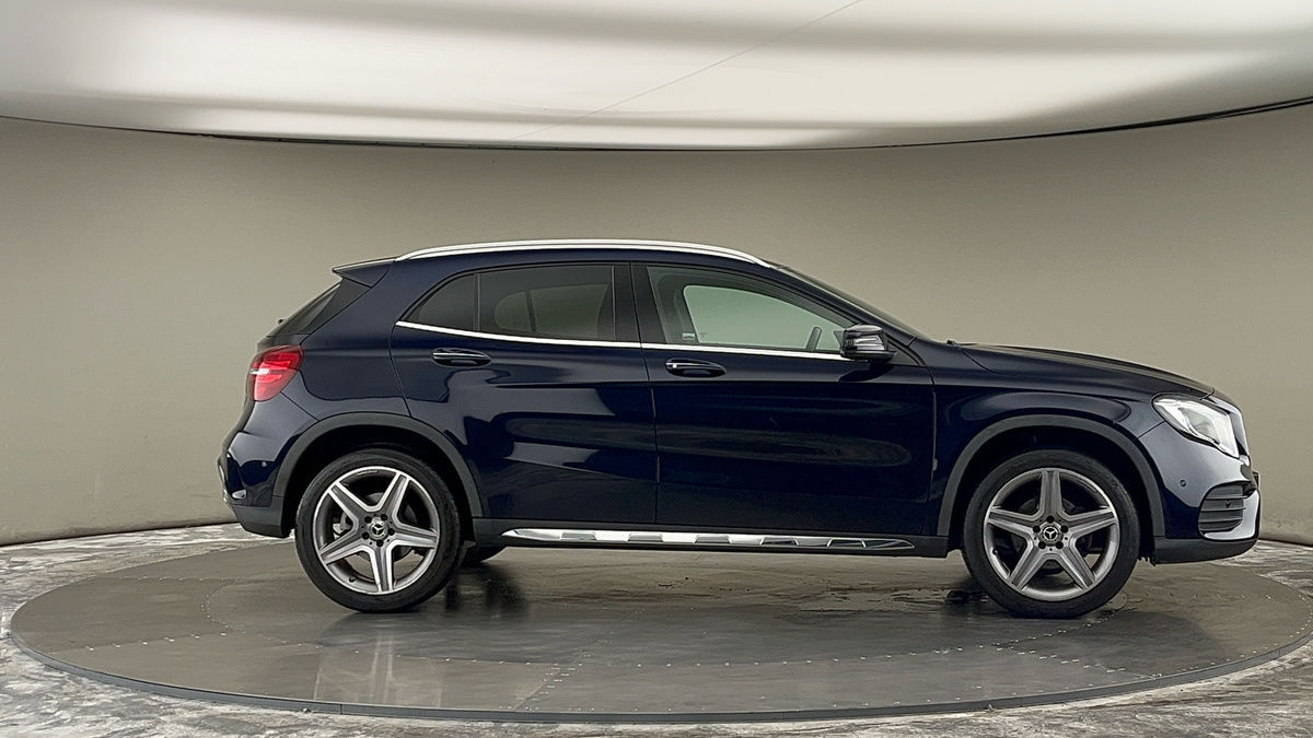More views of Mercedes-Benz GLA