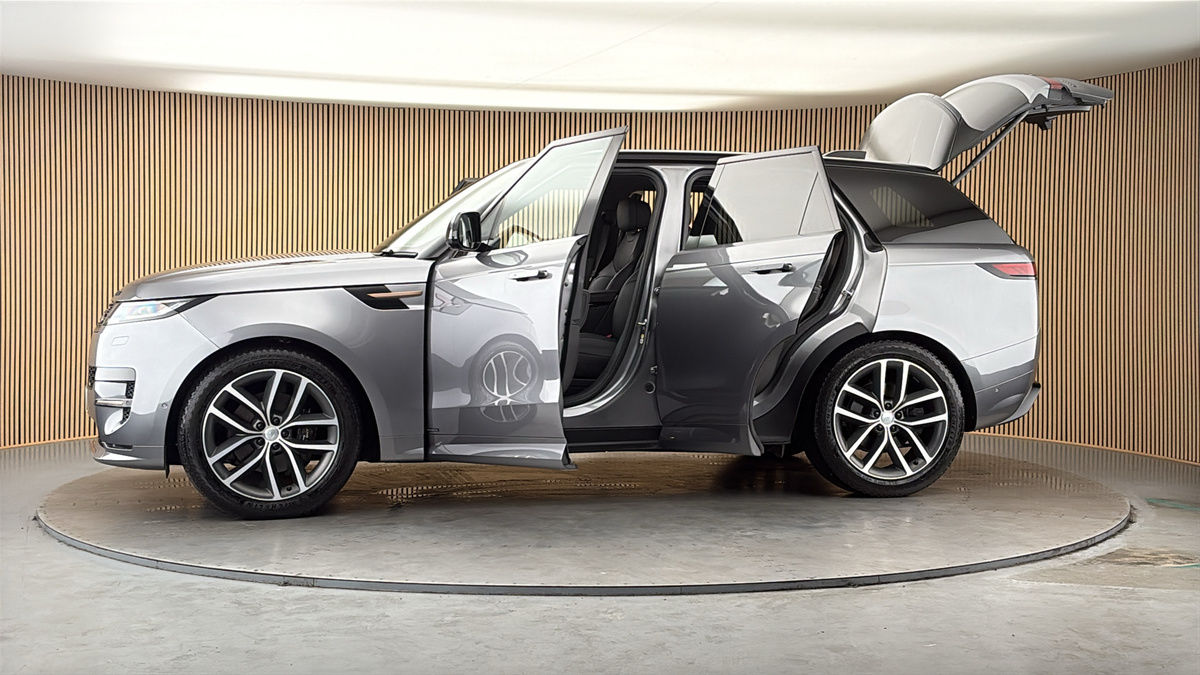 More views of Land Rover Range Rover Sport