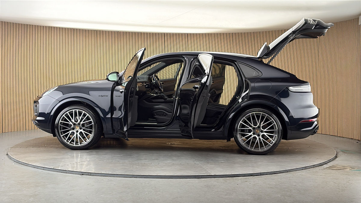 More views of Porsche Cayenne