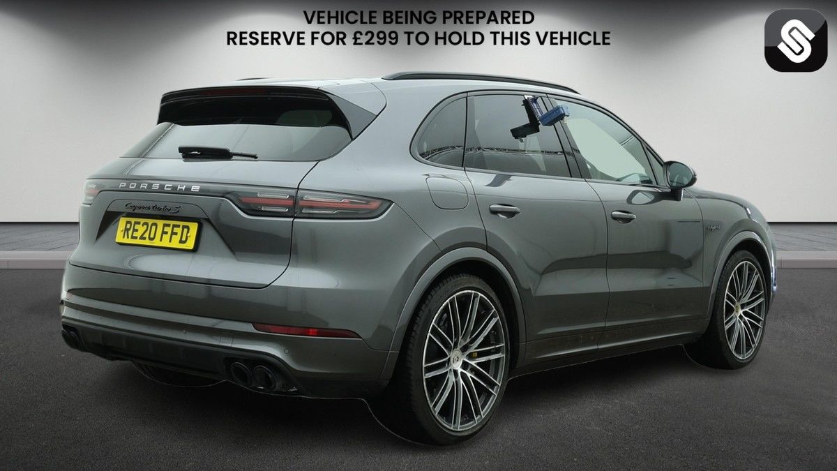 Porsche Cayenne Image 4