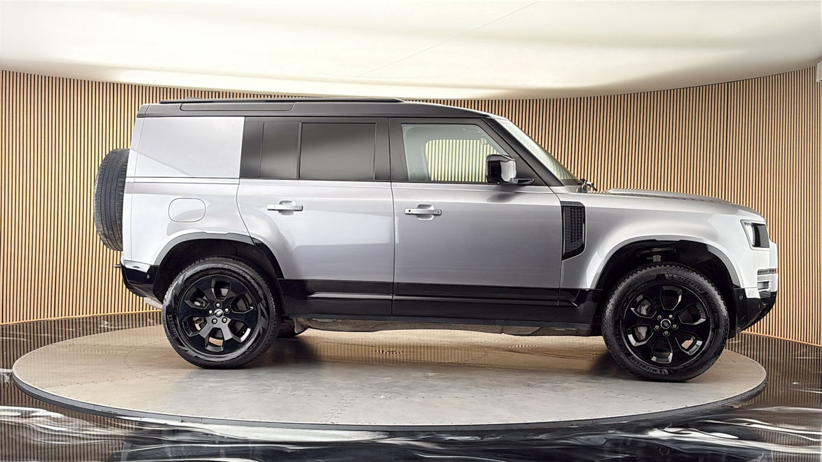More views of Land Rover Defender 110