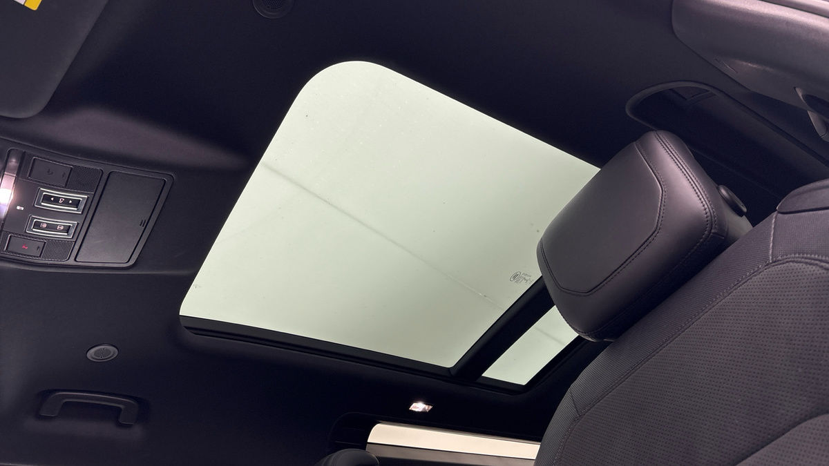 Land Rover Defender 90 Image 6