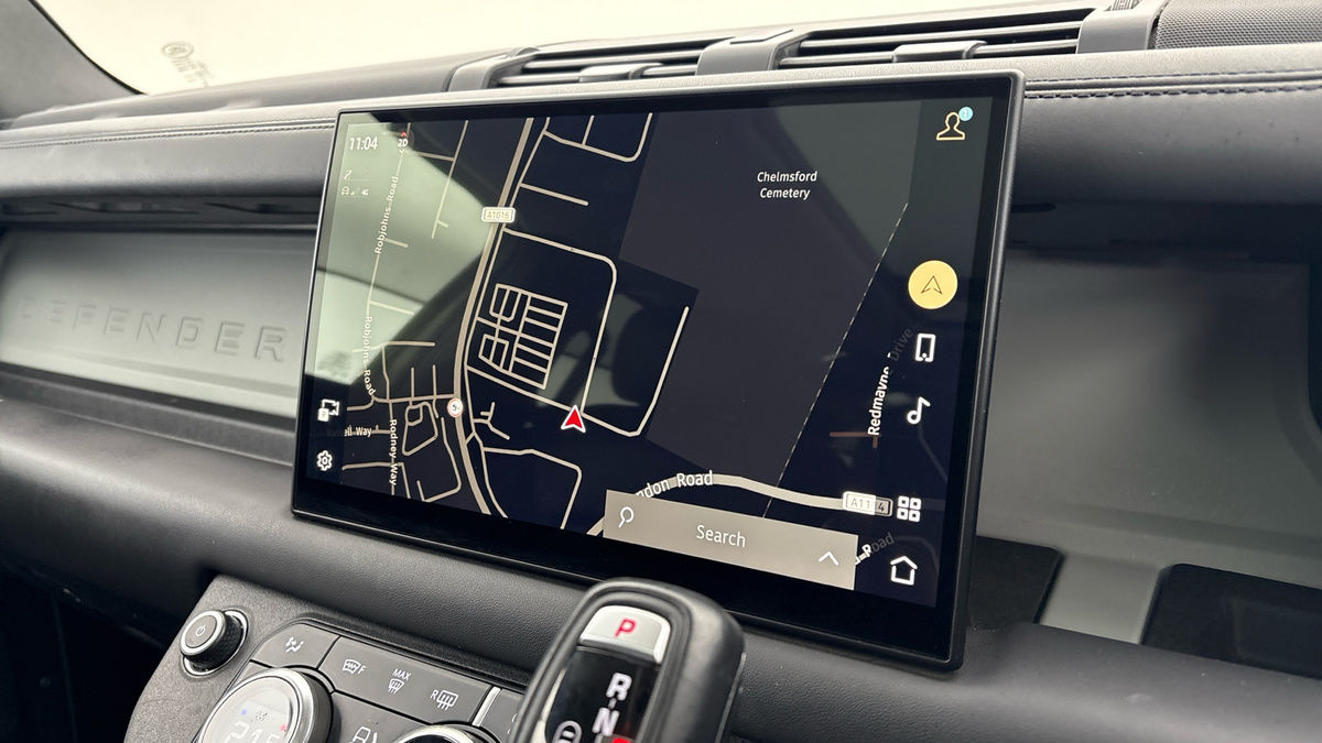 Land Rover Defender 110 Image 17