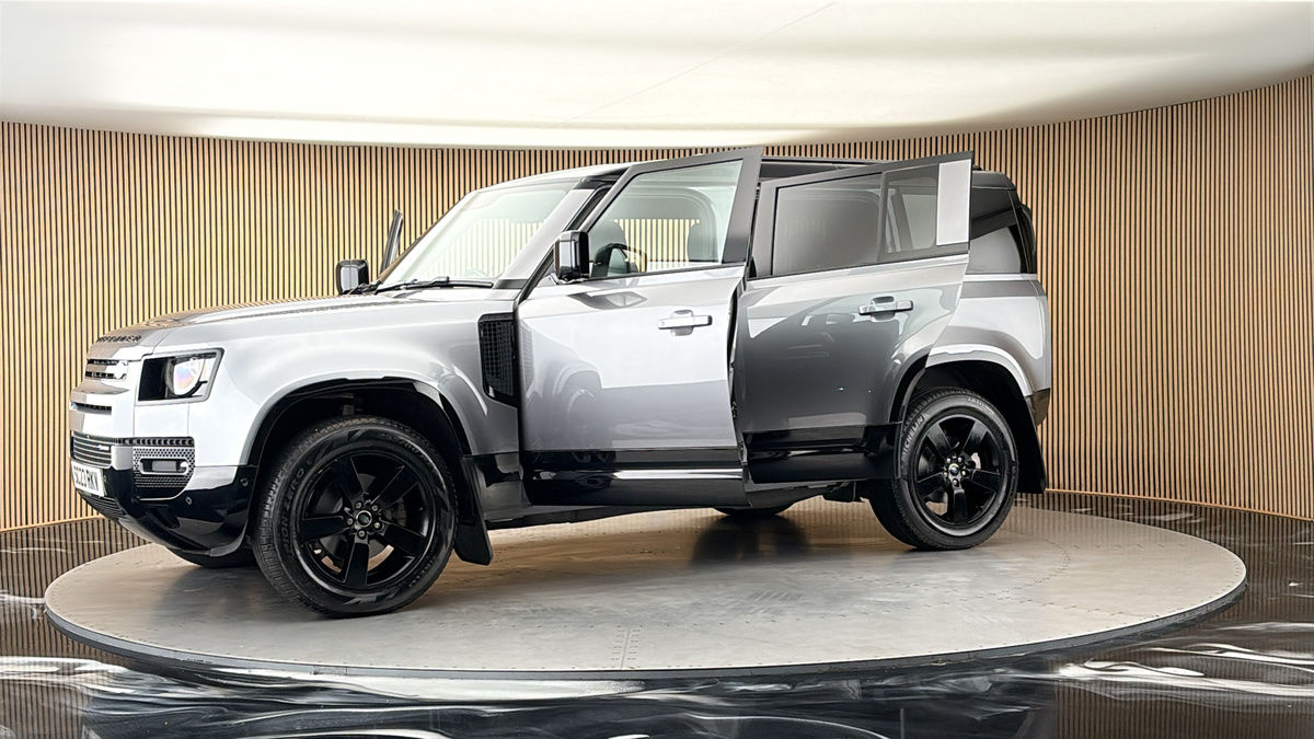 More views of Land Rover Defender 110