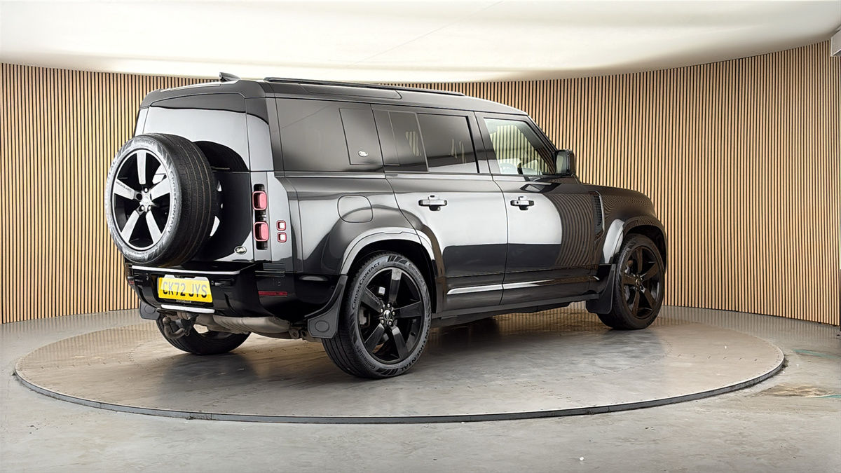 Land Rover Defender 110 Image 21