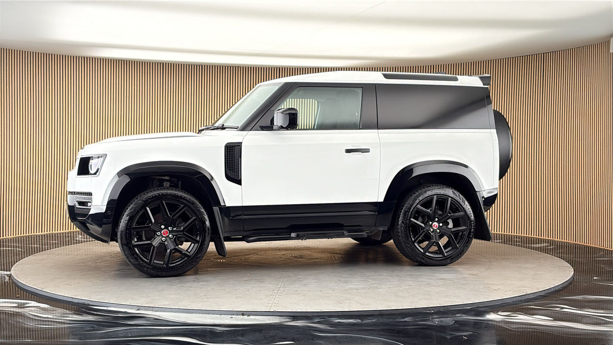 More views of Land Rover Defender 90