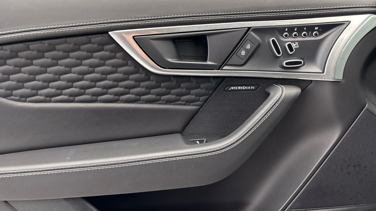 Jaguar F-Type Image 19