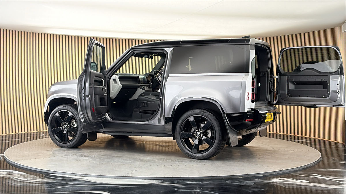 More views of Land Rover Defender 90