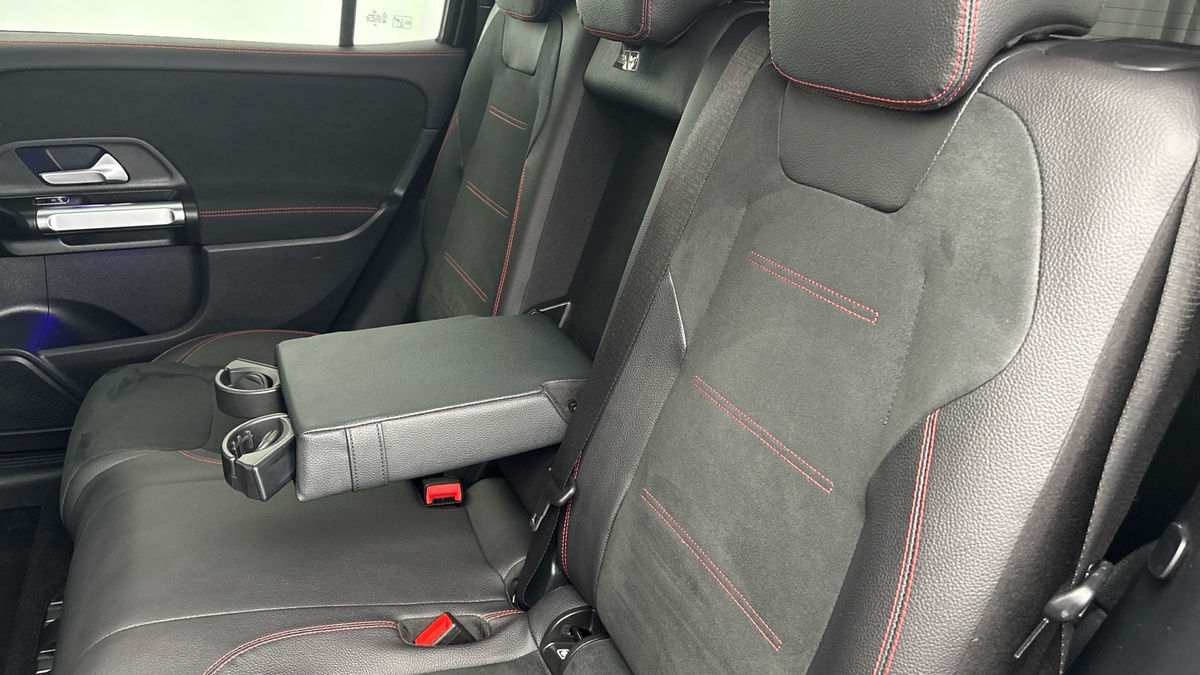 Mercedes-Benz GLB Image 9