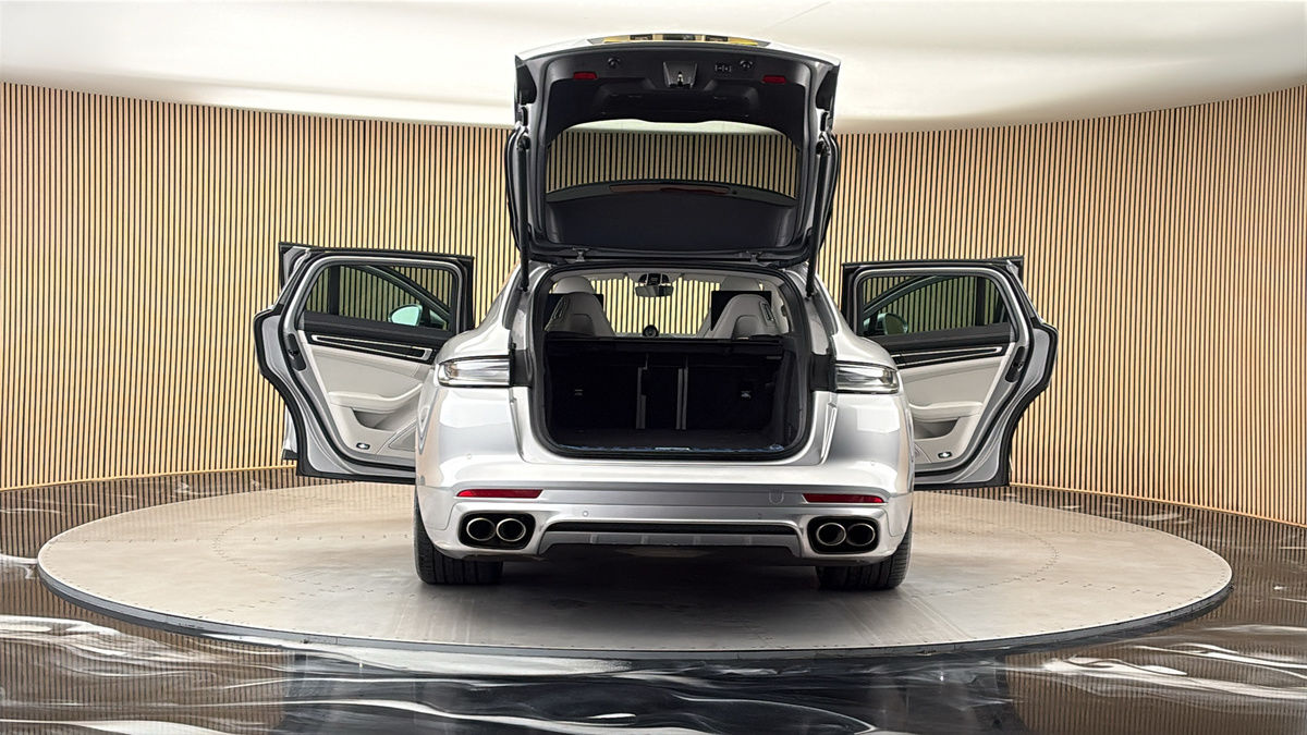 More views of Porsche Panamera