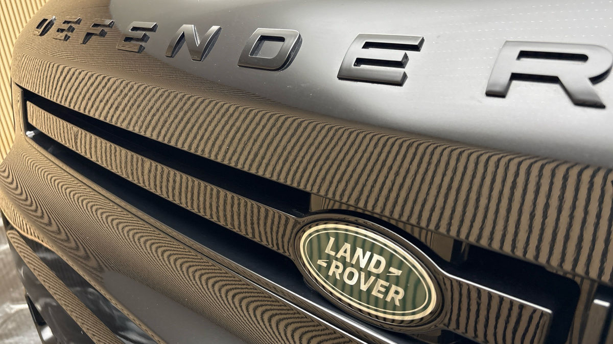 Land Rover Defender 110 Image 24
