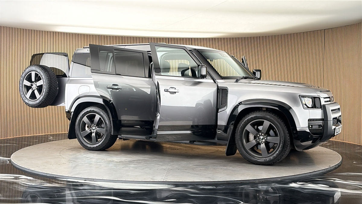 More views of Land Rover Defender 110