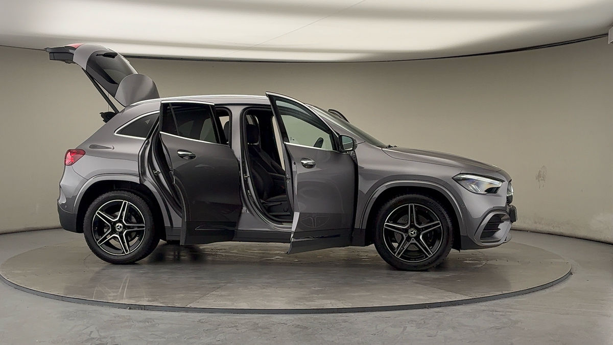 More views of Mercedes-Benz GLA