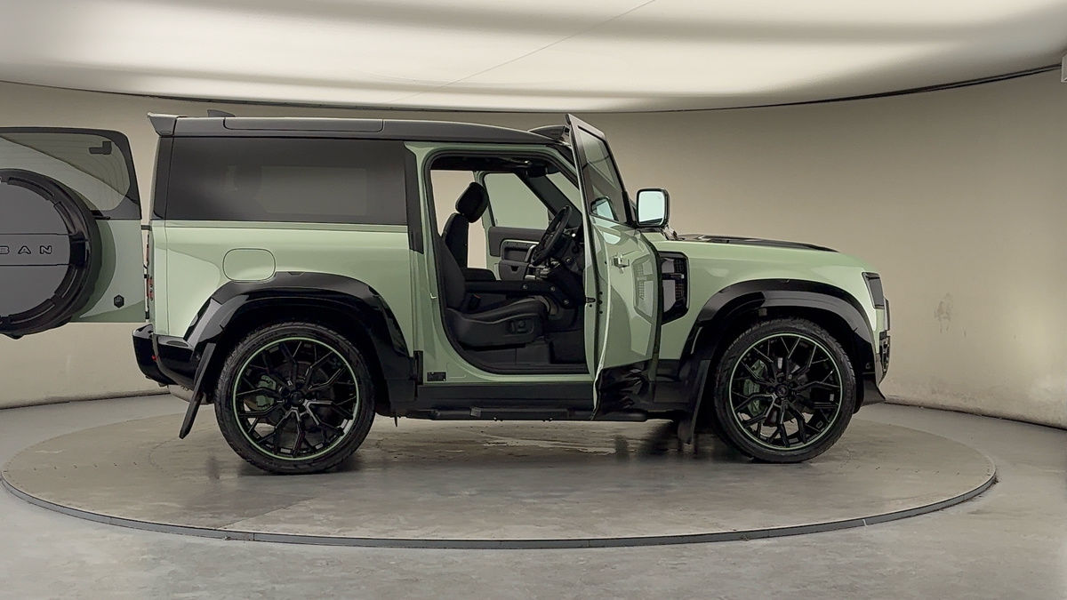 More views of Land Rover Defender 90