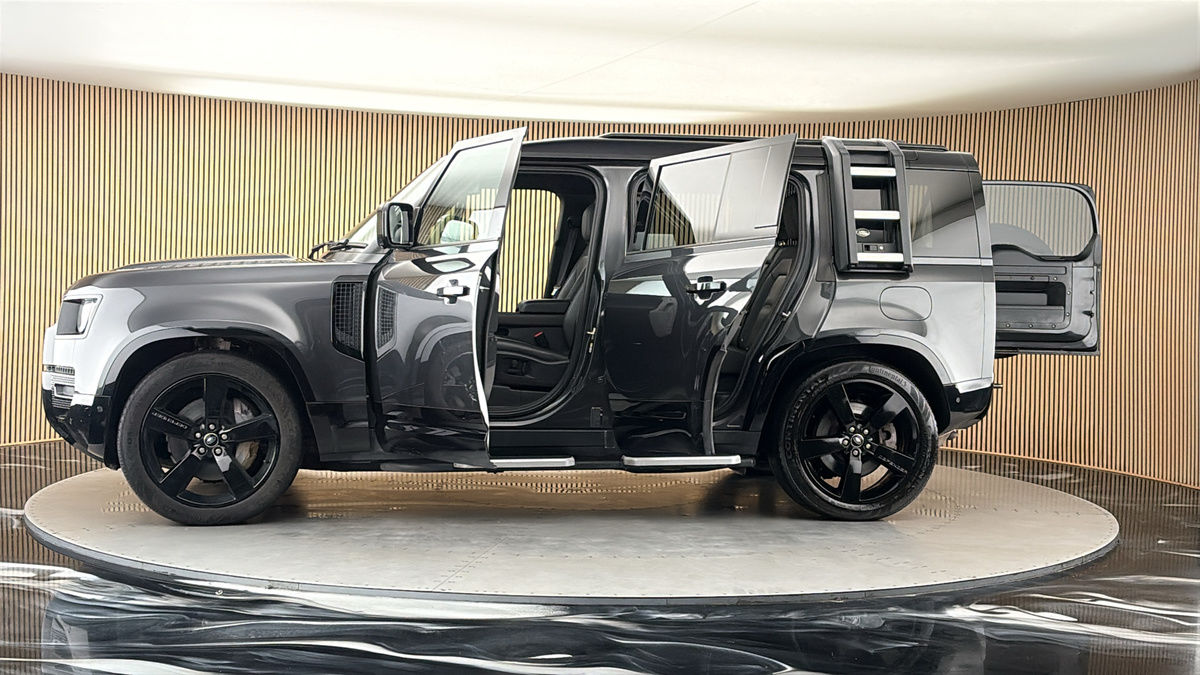 More views of Land Rover Defender 110