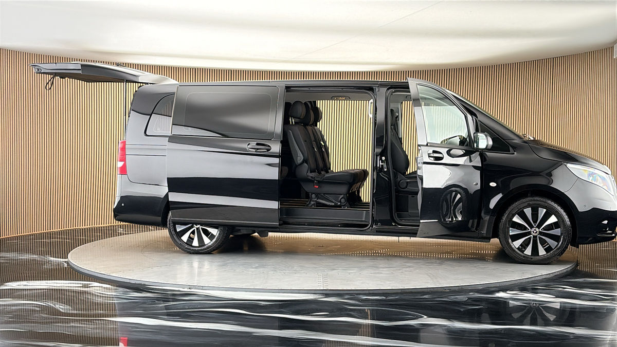 More views of Mercedes-Benz Vito