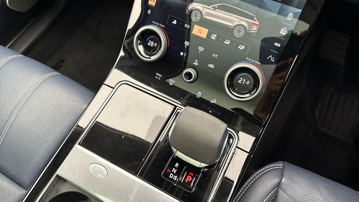 Land Rover Range Rover Velar Image 25