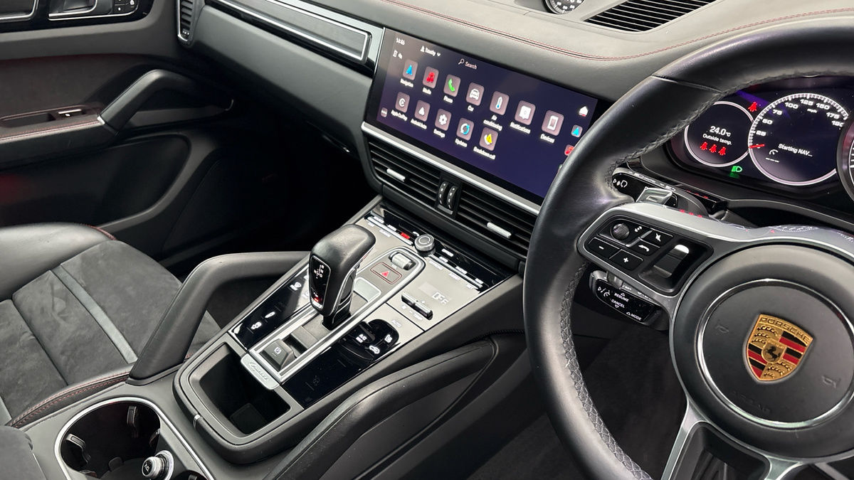 Porsche Cayenne Image 18